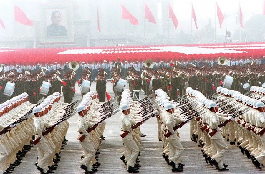 中國閱兵史上的霸氣瞬間，回顧1984年的閱兵盛況，中國閱兵史上的霸氣瞬間，回顧1984年閱兵盛況的震撼瞬間