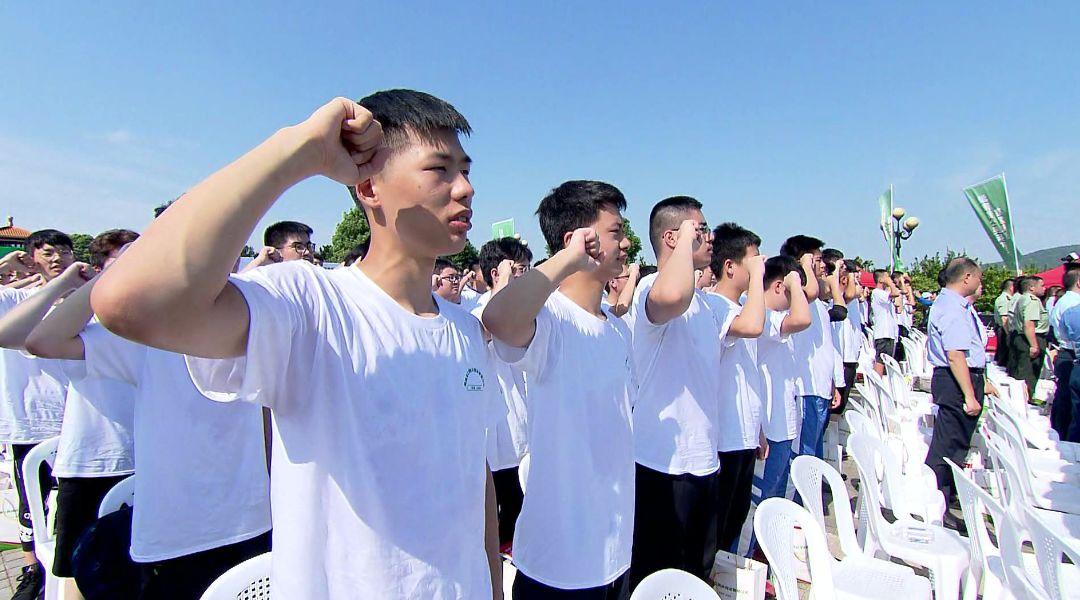 兵役登記證上大學(xué)一定要嗎？詳解兵役登記與大學(xué)入學(xué)要求，關(guān)于兵役登記證與大學(xué)入學(xué)要求的詳解，是否上大學(xué)必須持有兵役登記證？