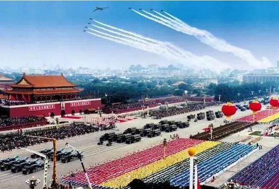 慶祝祖國輝煌，50周年國慶大閱兵高清完整版回顧，慶祝祖國輝煌，國慶大閱兵高清完整版回顧，共襄五十周年慶典盛況