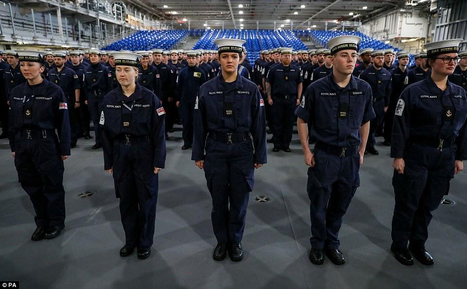伊麗莎白女王號航母圖片，展現(xiàn)英國海軍力量的驕傲，伊麗莎白女王號航母展示英國海軍力量的風采