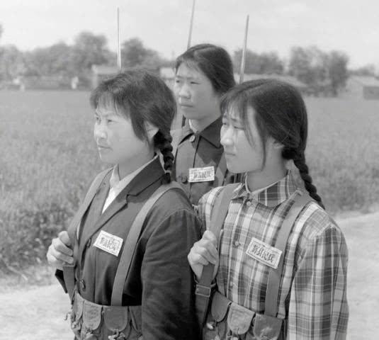 中國女兵老照片，歷史中的巾幗英雄形象展現(xiàn)，中國女兵老照片，歷史巾幗英雄形象展