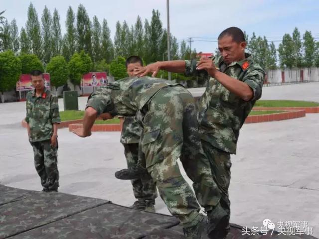 當(dāng)兵可以談戀愛嗎？——深度解析軍營戀愛現(xiàn)象，軍營戀愛現(xiàn)象，解析士兵能否談戀愛的多維度視角