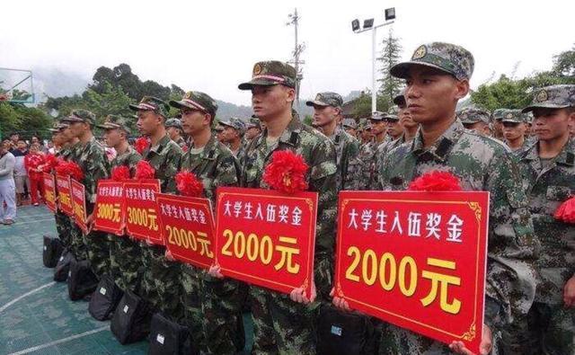 大學(xué)生如何參軍，一條充滿榮耀與成長(zhǎng)的道路，大學(xué)生參軍之路，榮耀與成長(zhǎng)的交織