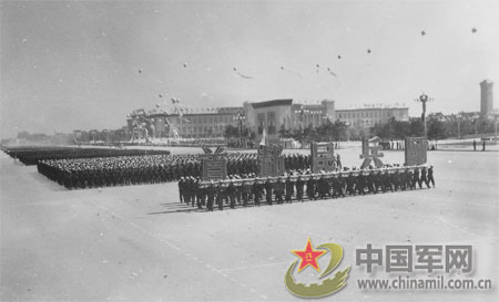 重溫歷史瞬間，探索1959年國(guó)慶閱兵視頻，重溫歷史瞬間，探索經(jīng)典，回顧1959年國(guó)慶閱兵盛況