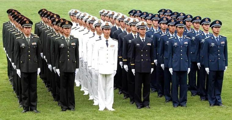 解放軍最新夾克作業(yè)服，設(shè)計(jì)特點(diǎn)與優(yōu)勢(shì)分析，解放軍最新夾克作業(yè)服設(shè)計(jì)特點(diǎn)與優(yōu)勢(shì)解析