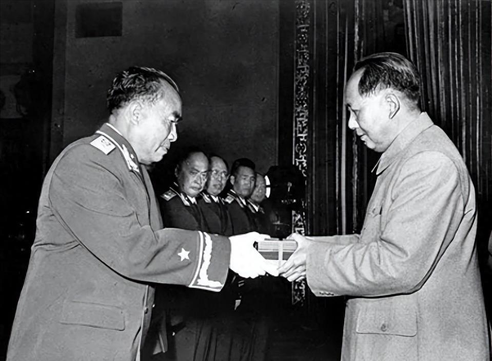 井岡山艦是什么級(jí)別的軍事力量？全面解讀中國(guó)海軍新銳艦艇，全面解讀中國(guó)海軍新銳艦艇，井岡山艦的軍事級(jí)別與實(shí)力分析