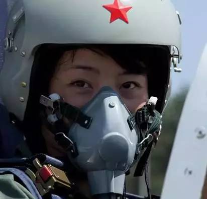 揭秘殲-10女飛行員犧牲真相，英雄背后的故事令人動容，揭秘殲-10女飛行員犧牲真相，英雄背后的感人故事