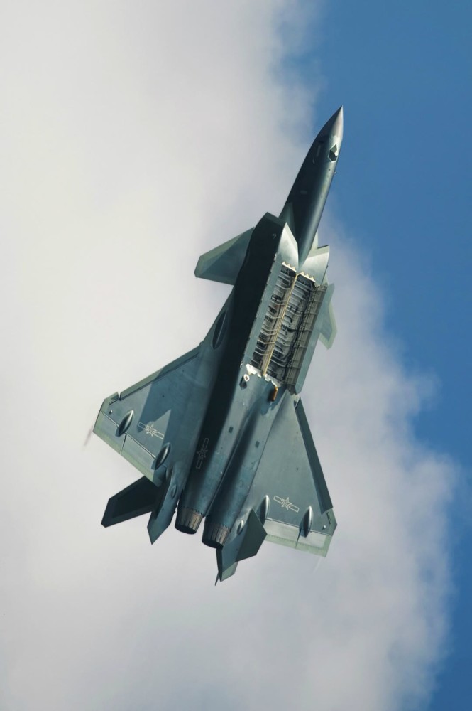 揭秘殲-20高清圖片，中國空軍新一代隱形戰(zhàn)機的風采，揭秘殲-20高清圖片，中國新一代隱形戰(zhàn)機風采展示