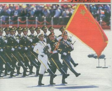 傳統(tǒng)與現(xiàn)代交融的盛典（或閱兵傳統(tǒng)與現(xiàn)代結(jié)合）