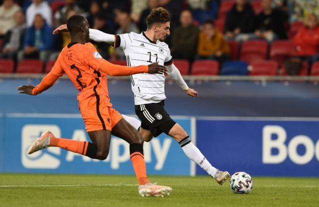 四個像論壇精選六肖6碼，揭秘精準預(yù)測的秘密，揭秘精準預(yù)測的秘密，論壇精選四像六肖6碼解析