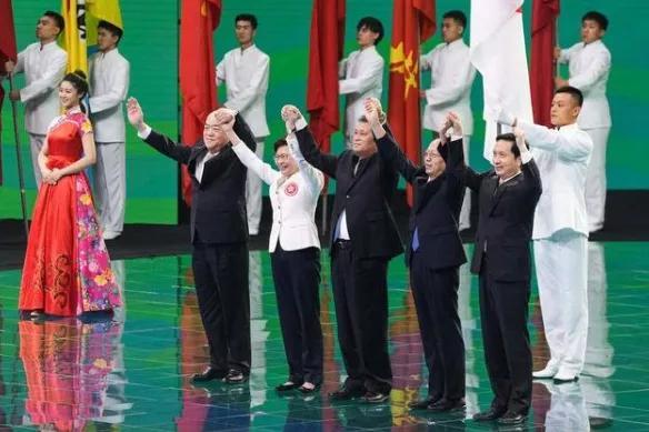澳門正版免費(fèi)大全，探索未來的機(jī)遇與挑戰(zhàn)（2025版），澳門正版免費(fèi)大全，未來機(jī)遇與挑戰(zhàn)的探索（2025版展望）